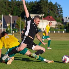 Anykštėnai garbingai kovojo prieš Lietuvos futbolo žvaigždyną (FOTO, VIDEO)