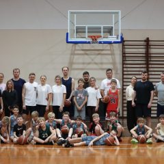 Prieš šventes – kalėdinės krepšinio rungtynės su tėveliais (FOTO)