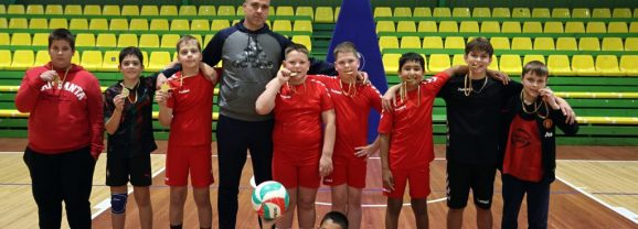 Troškūnų berniukų komanda triumfavo rajono kvadrato varžybose (FOTO, VIDEO)