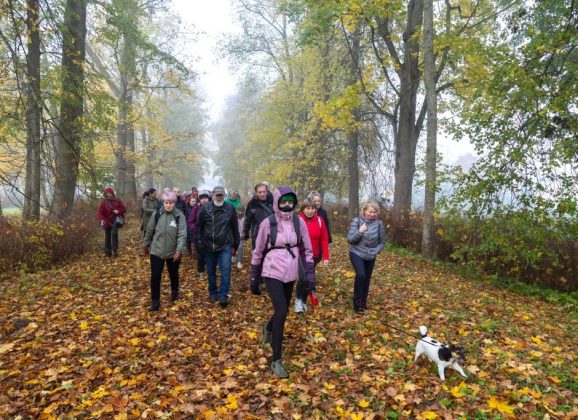 Šimtas žygeivių ir vienas tikslas – pažinti Raguvėlę (FOTO)
