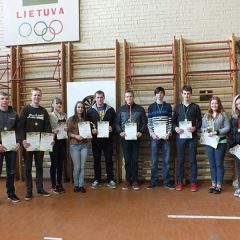 A.Baranausko mokykloje vyko Anykščių mokinių smiginio varžybos (FOTO)